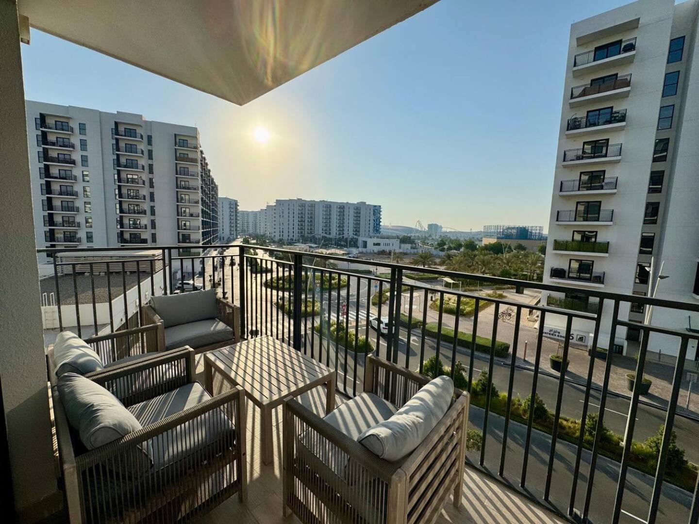 1br Heaven In Yas Waterworld Yas Bay *